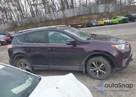 2017 Toyota Rav4 Xle z USA, uszkodzony, nr VIN 2T3RFREVXHW547010